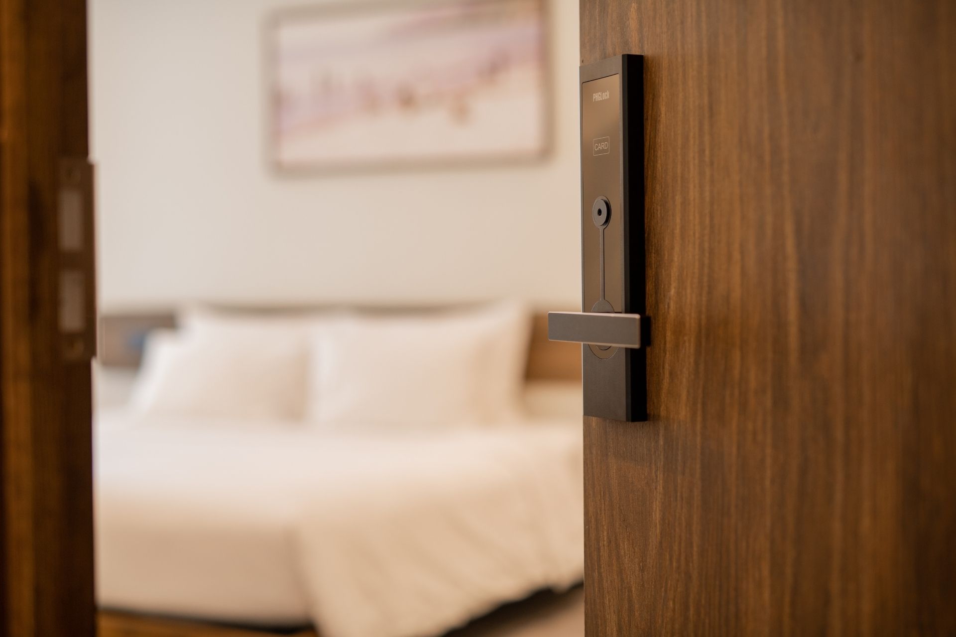 Advantages of Offering Online Registration at Your Hotel